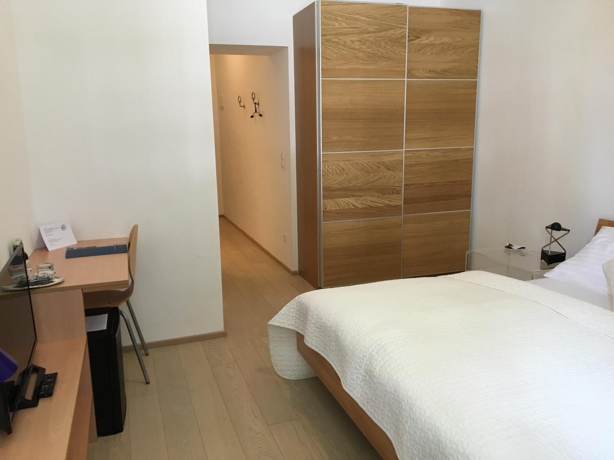 Hotel Wiener Kindl ภายนอก รูปภาพ